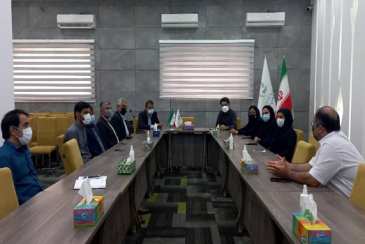 حضور دکتر رنجبر، مدیر کل هواشناسی استان با همراهی معاون فنی شبکه دیدبانی و مدیریت بحران و روسای بخش های ستادی هواشناسی استان، در پاک علم و فناوری استان  و بازدید از تأسیسات و تجهیزات پاک   
